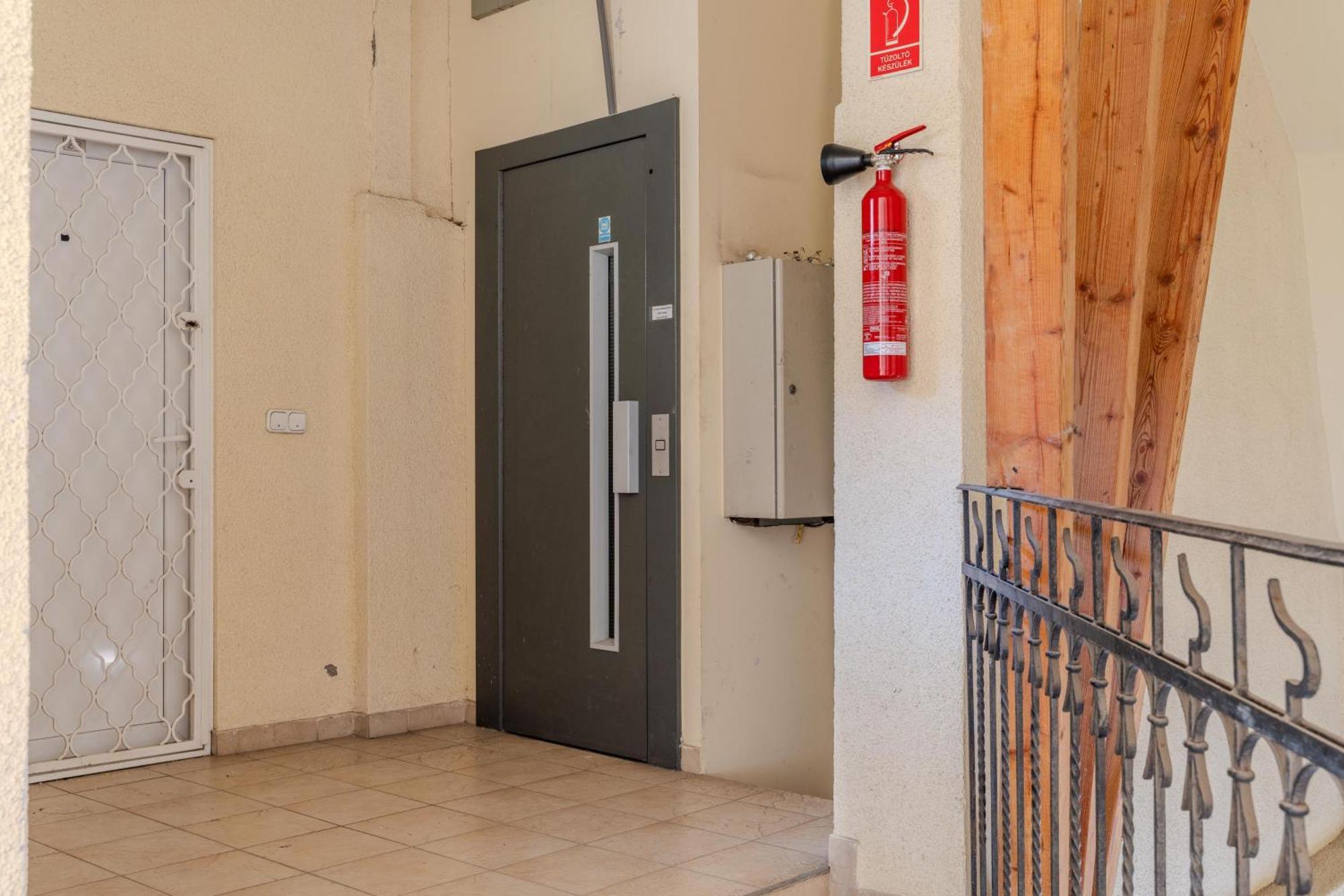 Cozy Flat In The Heart Of Buda بودابست المظهر الخارجي الصورة